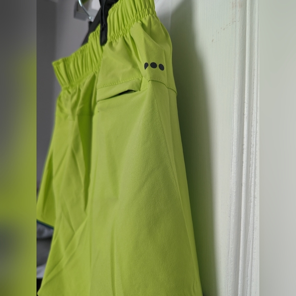 New 🆕 Saucony Running Shorts - Picture 13 of 14
